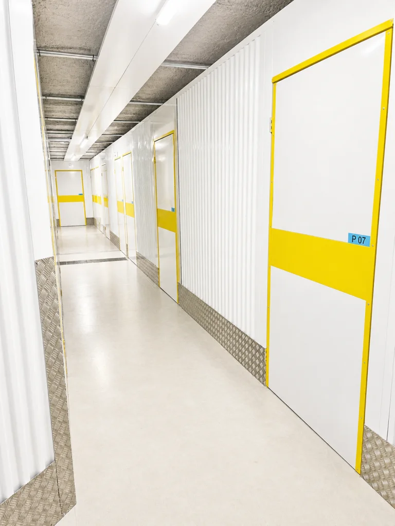 Couloir de box Urbabox, plusieurs box alignés pouvant être assemblés
